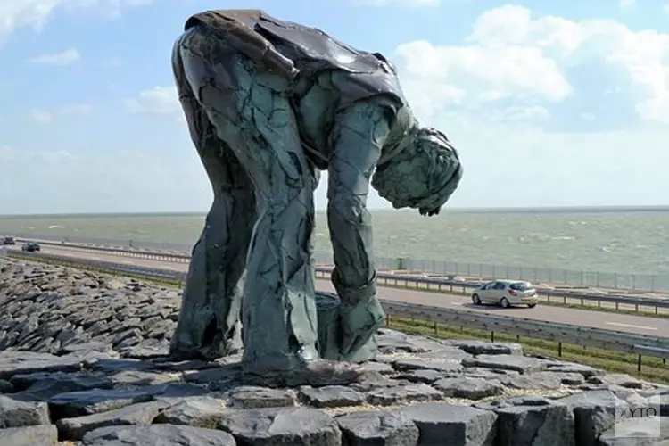 Woede bij Monument om sluiting fietspad Afsluitdijk: &#39;Daar gaat mijn omzet&#39;