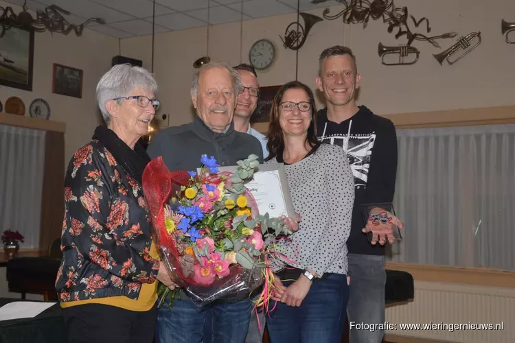 Manus Uijthof erelid Toneelvereniging Succes