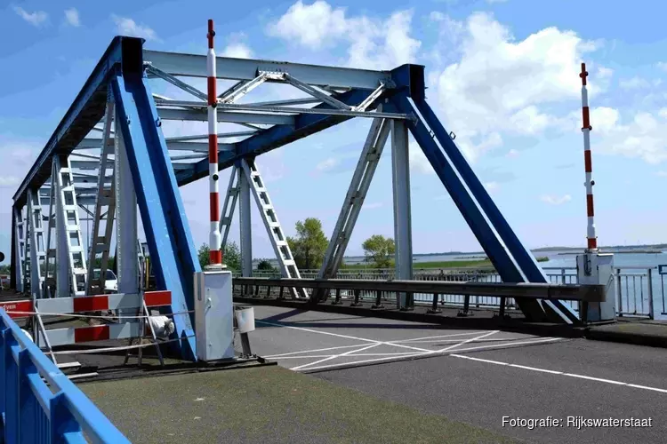 Balgzandbrug en Kooybrug volgende week elk een nacht dicht vanwege onderhoud