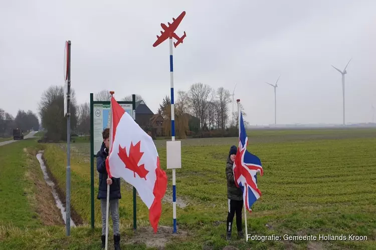 Vijfde herdenkingspaal omgekomen bemanning WOII in Wieringerwerf geplaatst