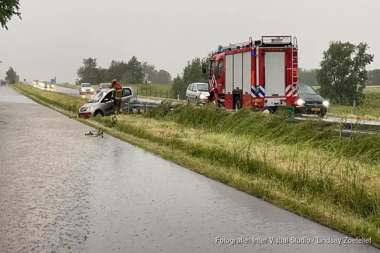 Ongeluk op N99 bij Westerland, mogelijk door extreme weer