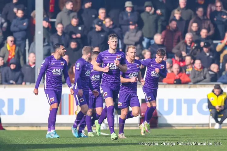 AZ overtuigend langs Go Ahead Eagles, Beukema doet oude ploeg pijn