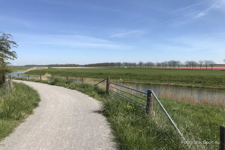 Dijkenloop op Koningsdag, over voormalig eiland Wieringen