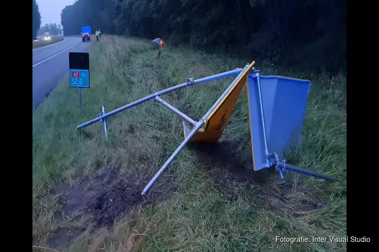 Auto raakt van de weg op A7 bij Middenmeer