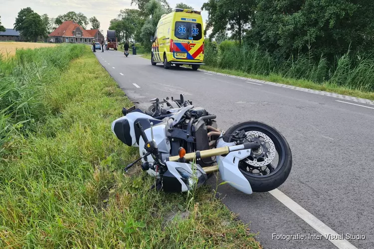 Motorrijder tegen tractor gereden in Anna Paulowna