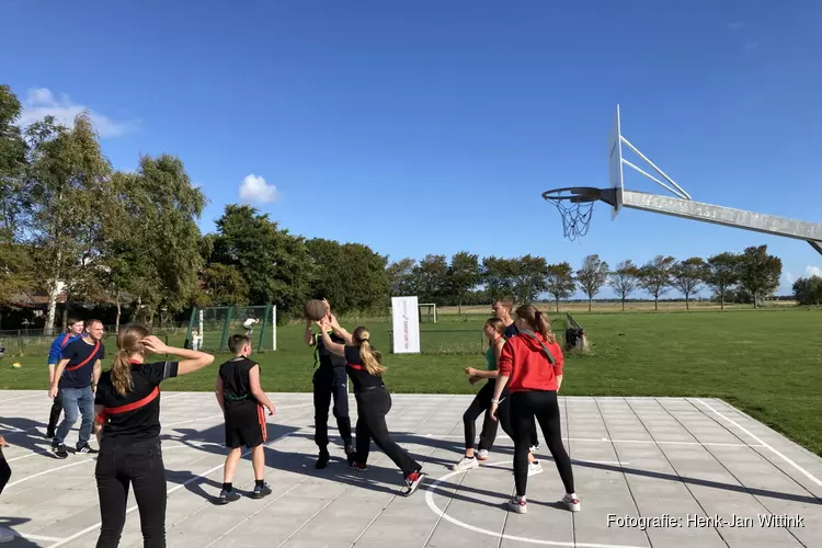 Basketbalveld Hippolytushoef officieel geopend