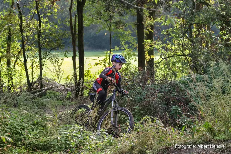 Nieuwe lus bij mountainbikeparcours Dijkgatbos