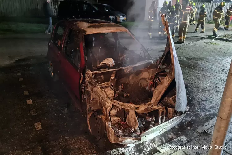 Auto door brand verwoest in Anna Paulowna