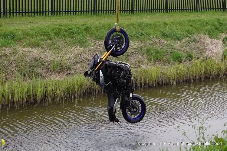 Motorrijder na val in Middenmeer met spoed naar het ziekenhuis