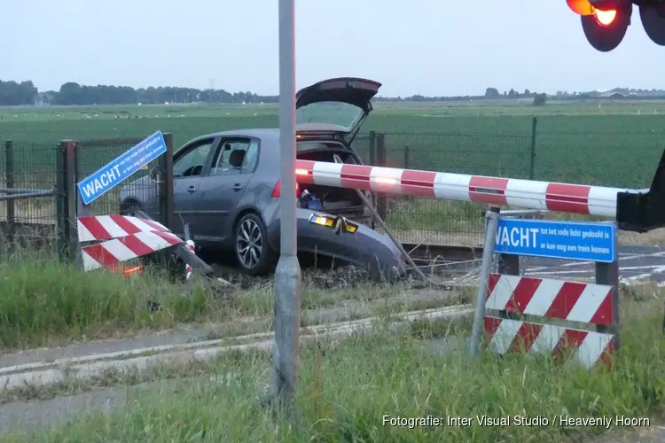 Auto op spoor na eenzijdig ongeval