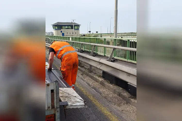 Spatschermen voor bezoekers Kazemattenmuseum.