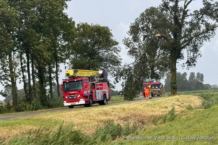 Brandweer komt in actie voor stormschade in Anna Paulowna