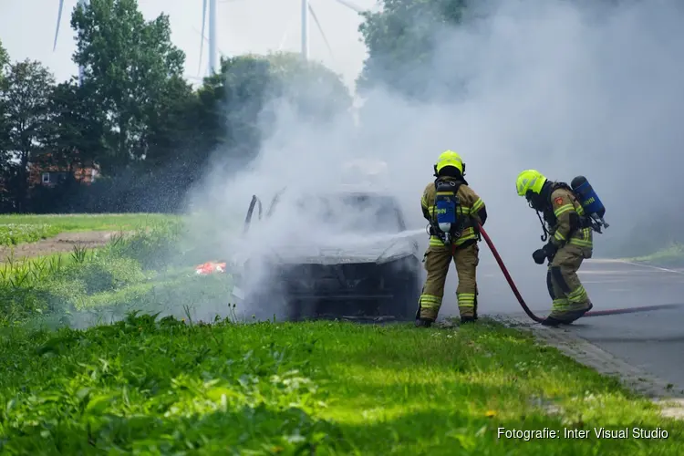 Auto in brand op Waardweg in Slootdorp