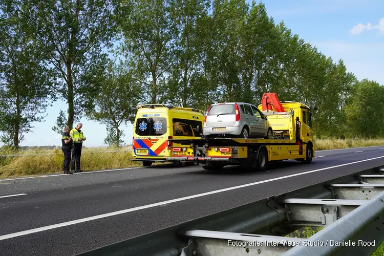 Automobilist tegen vangrail gereden op A7 bij Middenmeer