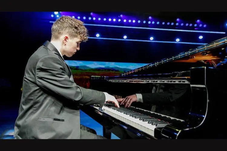 Groot piano talent maakt solo debuut in het Witte Kerkje