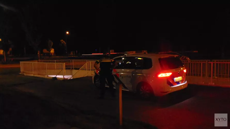 Politie met man op macht op zoek naar gevluchte automobilist bij Wieringerwerf